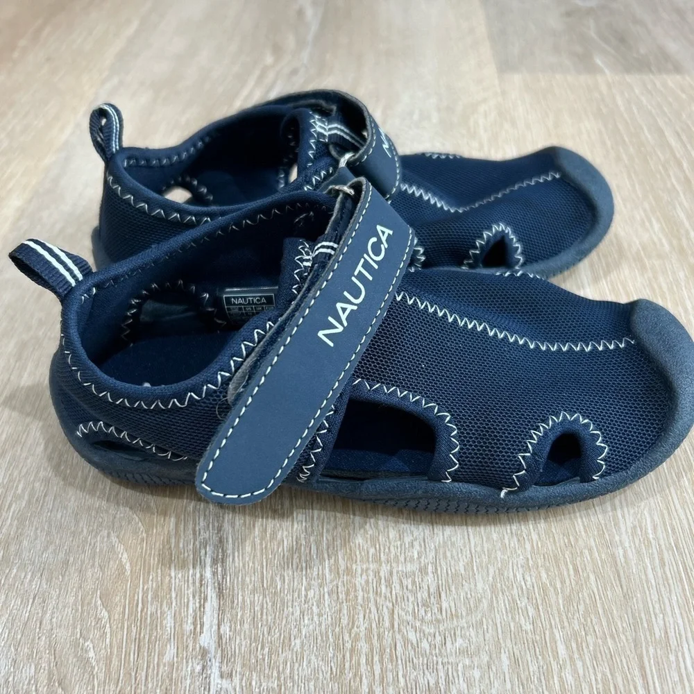 Boy’s Nautica Kettle Gulf Water Shoe Navy Blue Size 10
